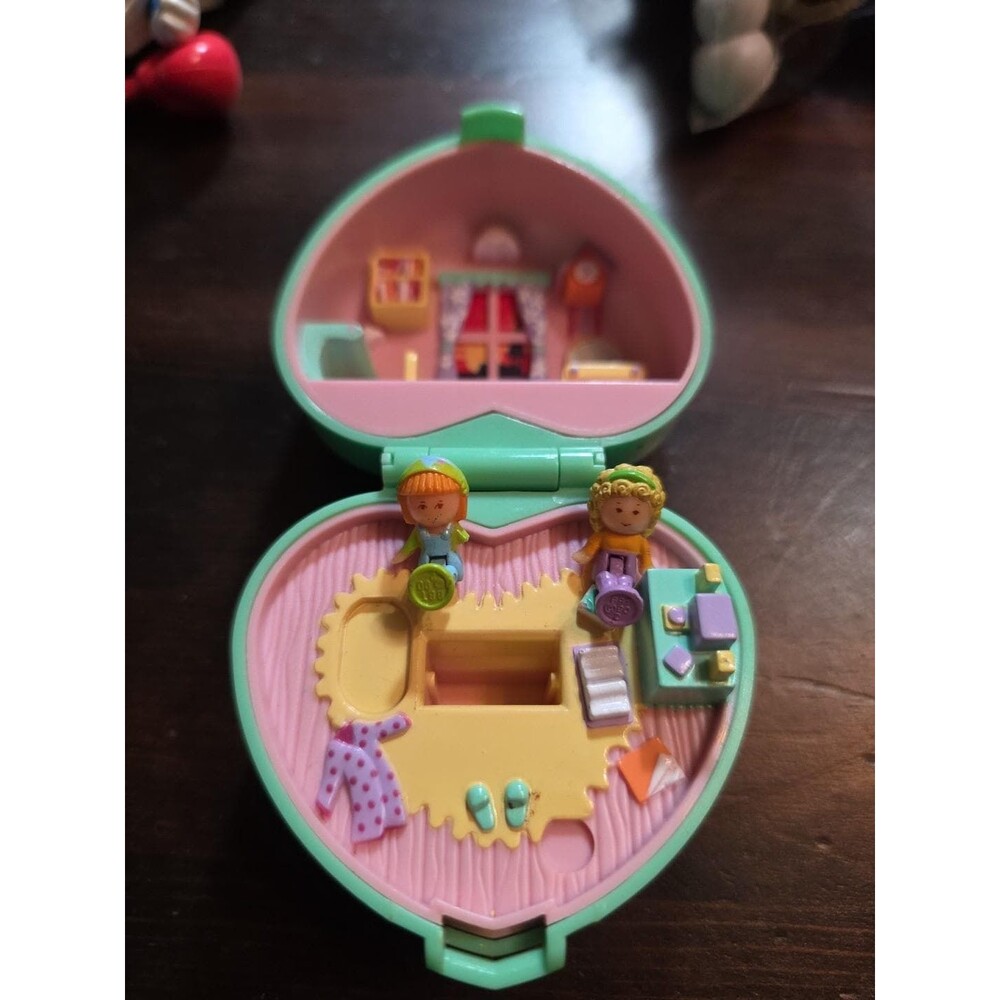 Vintage 1991 Bluebird Polly Pocket MidgeS Bedtime Ring Compact Heart Playset